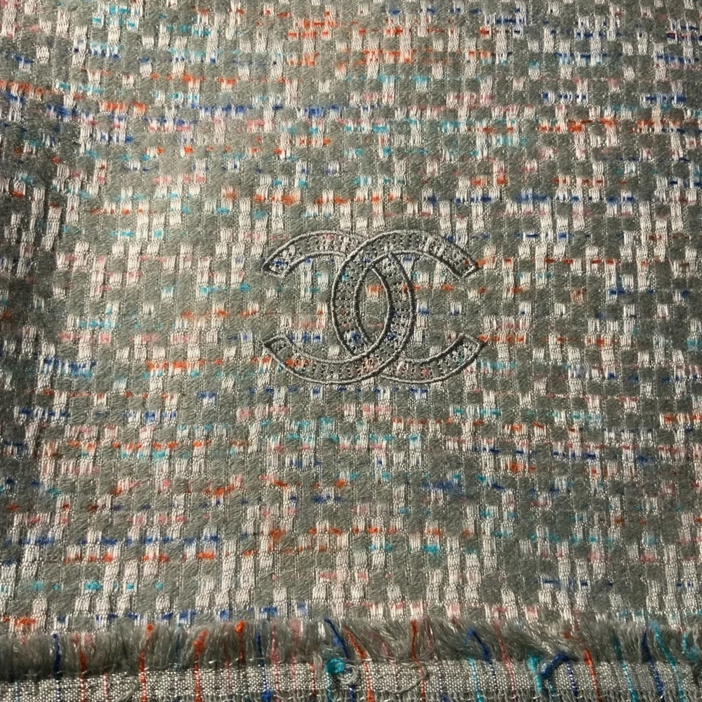 CHANEL 100% Cashmere Scarf/Shawl w/ free purse from my closet